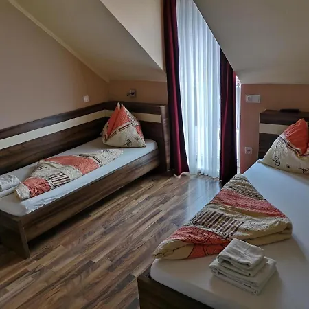 Oda ve Kahvaltı Balatonfueredi Borostyan Panzio