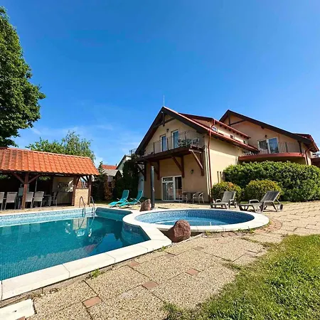 Balatonfueredi Borostyan Panzio