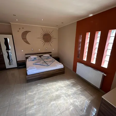 Oda ve Kahvaltı Balatonfueredi Borostyan Panzio 3*