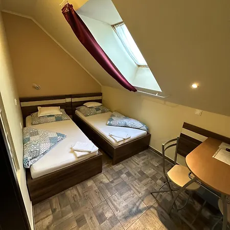 Balatonfueredi Borostyan Panzio Oda ve Kahvaltı 3*