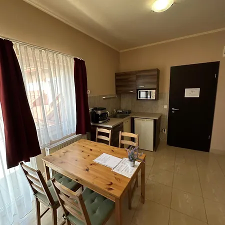 Balatonfueredi Borostyan Panzio Oda ve Kahvaltı 3*