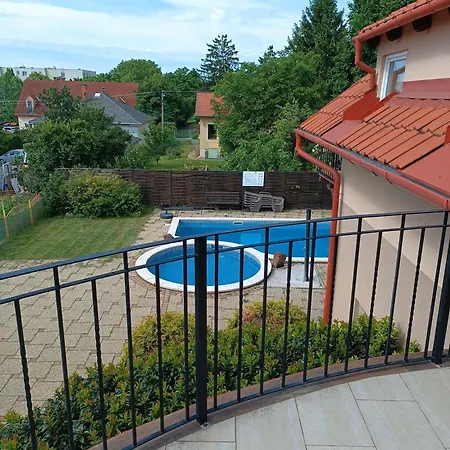 Oda ve Kahvaltı Balatonfueredi Borostyan Panzio 3*