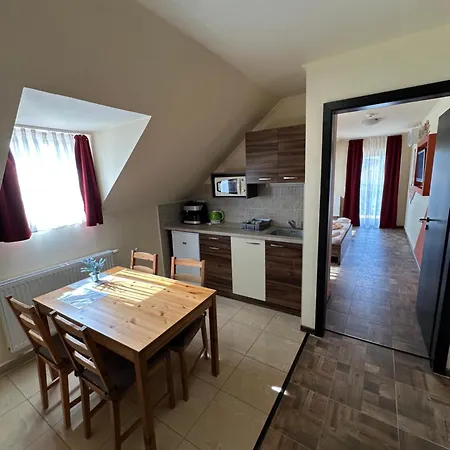 Oda ve Kahvaltı Balatonfueredi Borostyan Panzio 3*