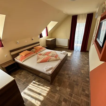 Balatonfueredi Borostyan Panzio 3*