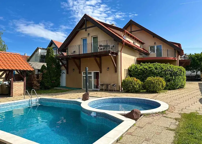 Balatonfueredi Borostyan Panzio Bed & Breakfast 3*