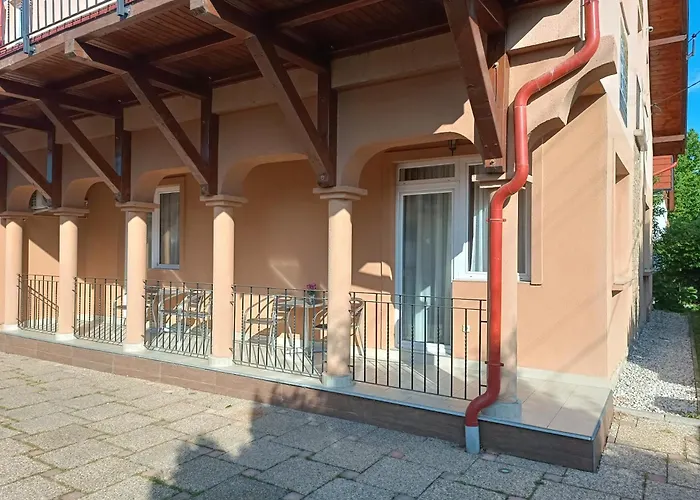 Balatonfueredi Borostyan Panzio Bed & Breakfast 3*